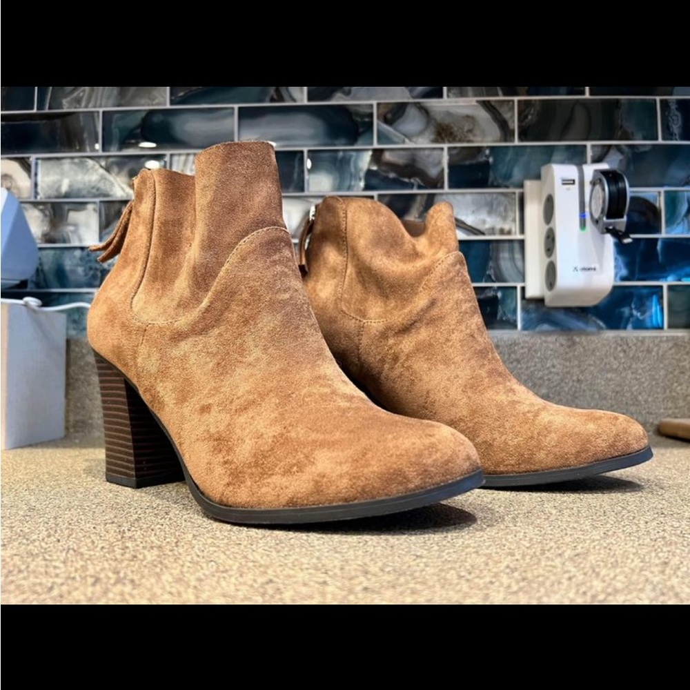 Brash Womens 3” Heels. Size 9-1/2”. 
Never worn outside.
